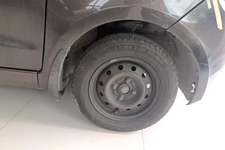 Used Dongfeng Fengon 330 2016 1.5L Manual Enjoyment Model DK15 Right Front Wheel Hub