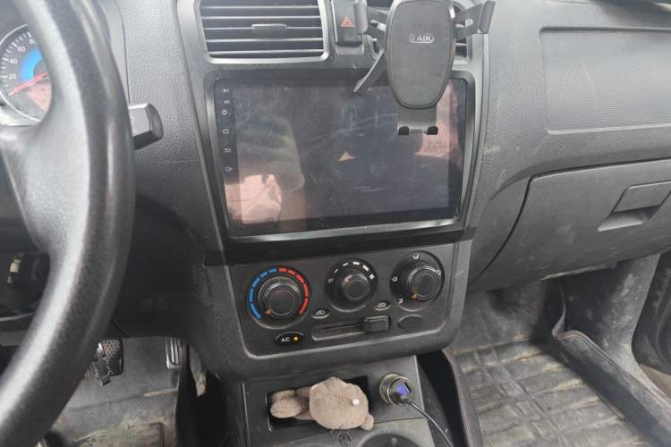 Used Dongfeng Fengon 330 2016 1.5L Manual Enjoyment Model DK15 Audio And AC Panel