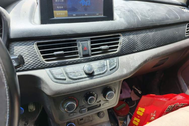 Used Dongfeng Fengon 330 2016 1.5L Manual Enjoyment Model DK15 Audio And AC Panel