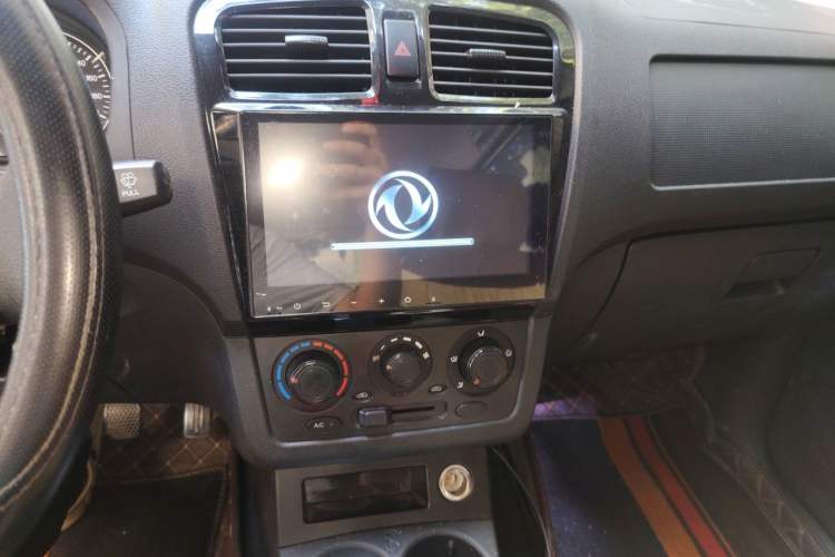Used Dongfeng Fengon 330 2016 1.5L Manual Enjoyment Model DK15 Audio And AC Panel
