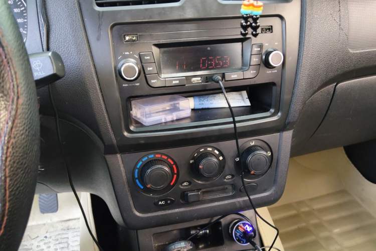 Used Dongfeng Fengon 330 2016 1.2L Manual Base Version DK12-07 Audio And AC Panel