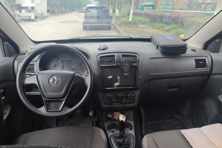 Used Dongfeng Fengon 330 2016 1.5L Manual Enjoyment Model DK15 Center Console