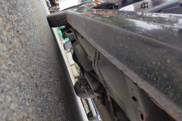 Used Dongfeng Fengon 330  Chassis Front Right