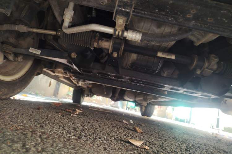 Used Dongfeng Fengon 330 2016 1.5L Manual Enjoyment Model DK15 Chassis Front