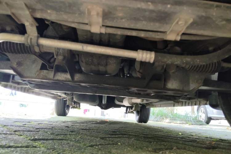 Used Dongfeng Fengon 330 2016 1.2L Manual Base Version DK12-07 Chassis Front