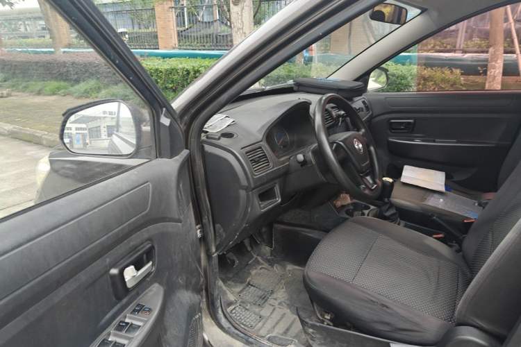 Used Dongfeng Fengon 330 2016 1.5L Manual Enjoyment Model DK15 Driver Seat