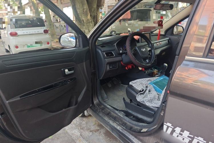 Used Dongfeng Fengon 330 2016 1.5L Manual Enjoyment Model DK15 Driver Seat