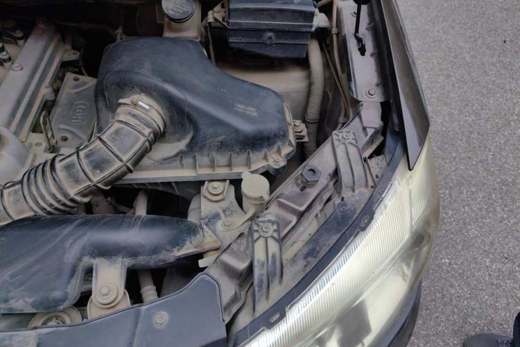 Used Dongfeng Fengon 330  Engine Bay Left