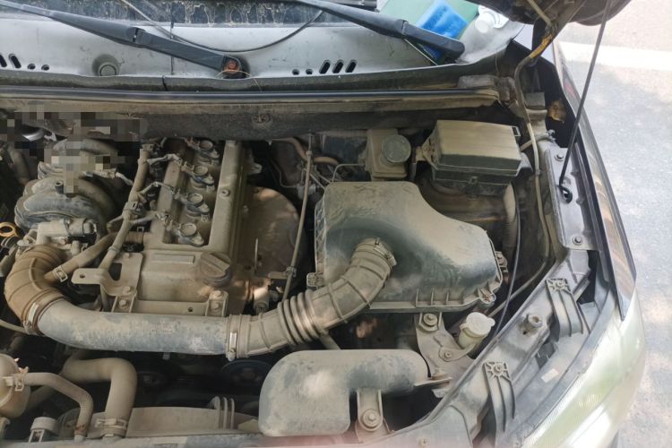 Used Dongfeng Fengon 330  Engine Bay Left