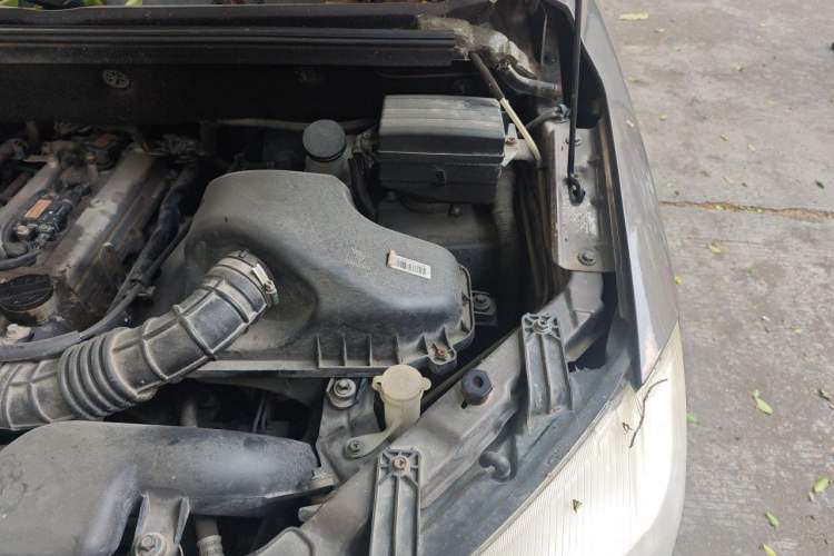 Used Dongfeng Fengon 330 2016 1.5L Manual Enjoyment Model DK15 Engine Bay Left