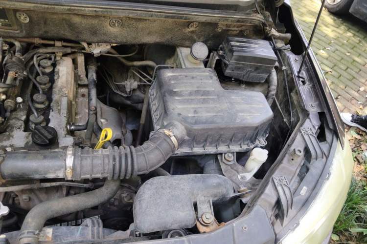 Used Dongfeng Fengon 330 2016 1.2L Manual Base Version DK12-07 Engine Bay Left