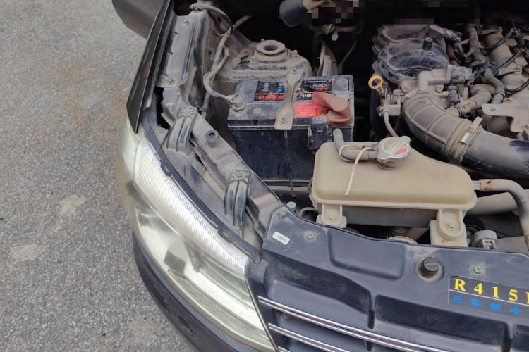 Used Dongfeng Fengon 330  Engine Bay Right