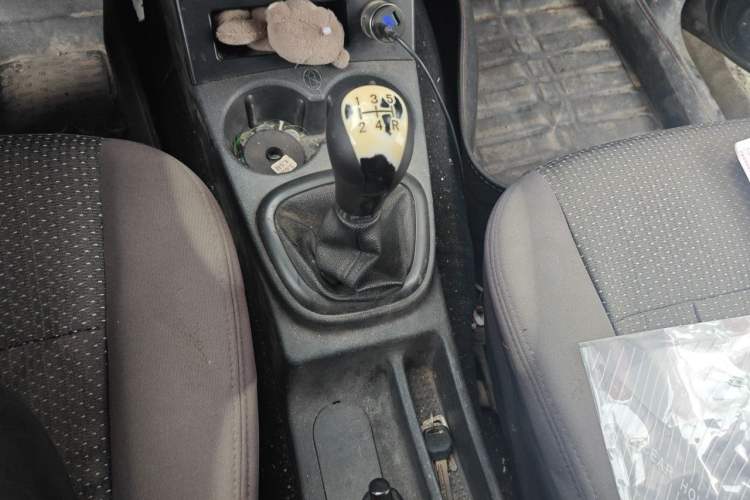 Used Dongfeng Fengon 330 2016 1.5L Manual Enjoyment Model DK15 Gear Lever