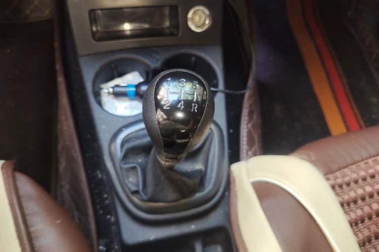 Used Dongfeng Fengon 330 2016 1.5L Manual Enjoyment Model DK15 Gear Lever