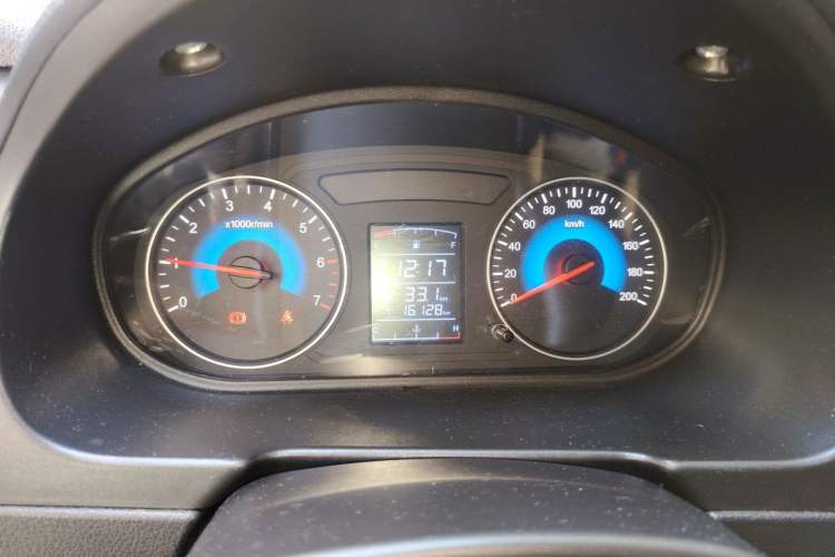 Used Dongfeng Fengon 330 2016 1.5L Manual Enjoyment Model DK15 Instrument Cluster
