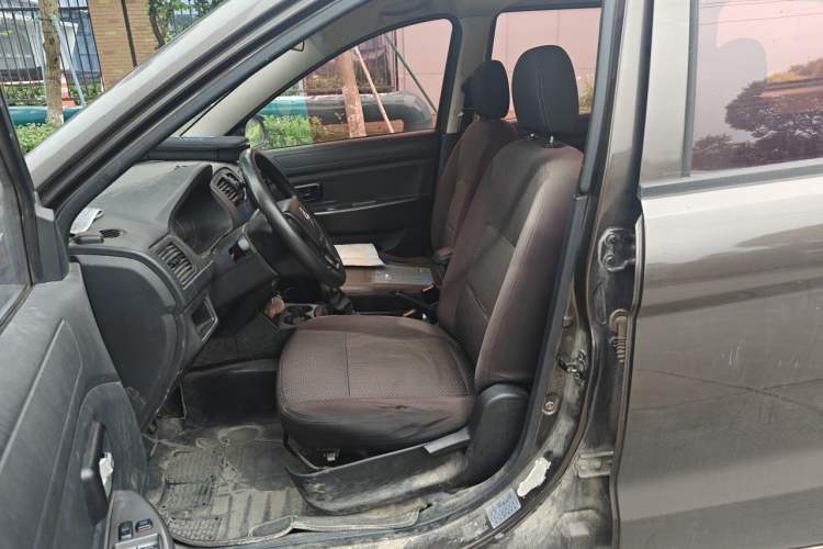 Used Dongfeng Fengon 330 2016 1.5L Manual Enjoyment Model DK15 Left Front Seat