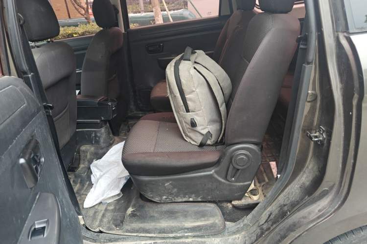Used Dongfeng Fengon 330 2016 1.5L Manual Enjoyment Model DK15 Left Rear Seat
