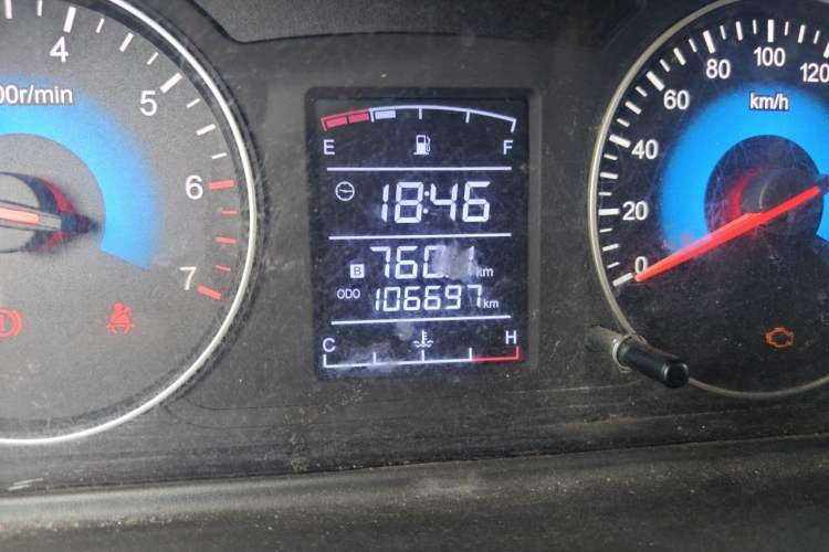 Used Dongfeng Fengon 330 2016 1.5L Manual Enjoyment Model DK15 Odometer Close Up