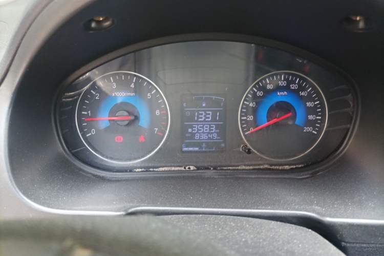 Used Dongfeng Fengon 330  Odometer Close Up
