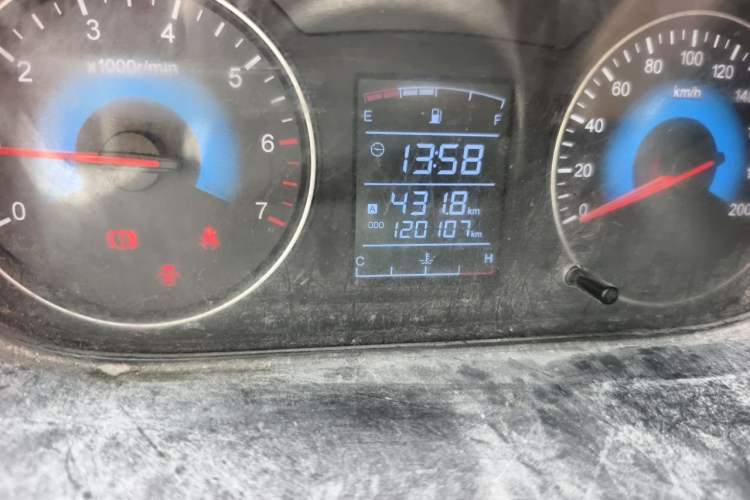 Used Dongfeng Fengon 330 2016 1.5L Manual Enjoyment Model DK15 Odometer Close Up