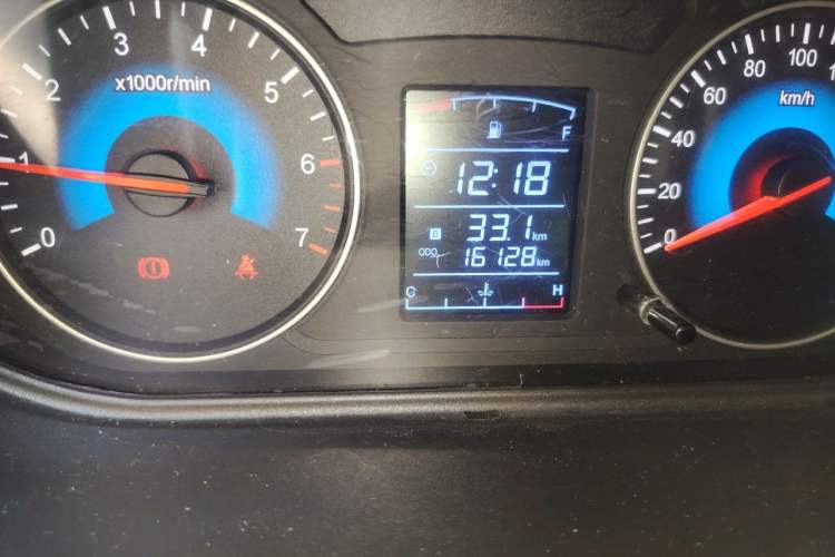 Used Dongfeng Fengon 330 2016 1.5L Manual Enjoyment Model DK15 Odometer Close Up