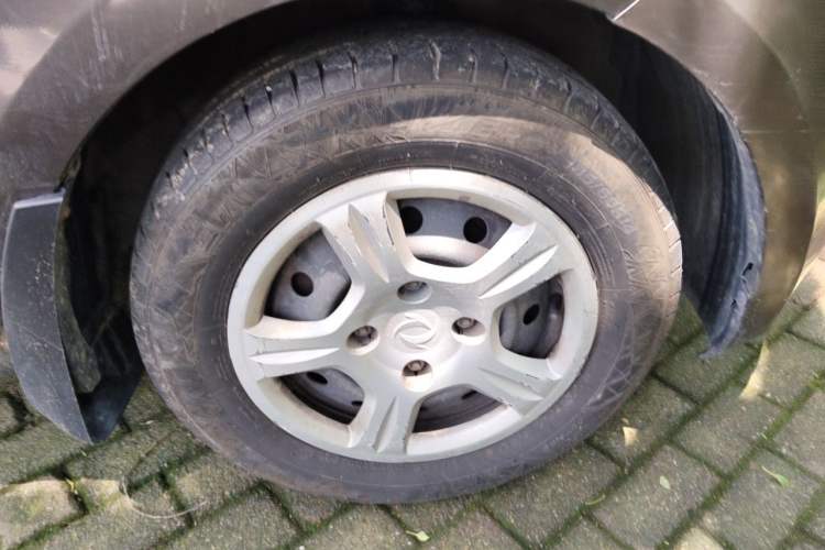 Used Dongfeng Fengon 330 2016 1.2L Manual Base Version DK12-07 Right Front Wheel Hub