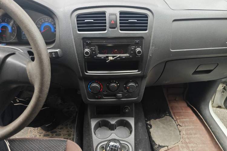Used Dongfeng Fengon 330 2016 1.2L Manual Base Version DK12-07 Audio And AC Panel