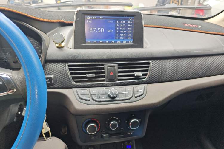 Used Dongfeng Fengon 330 2016 1.5L Manual Enjoyment Model DK15 Audio And AC Panel