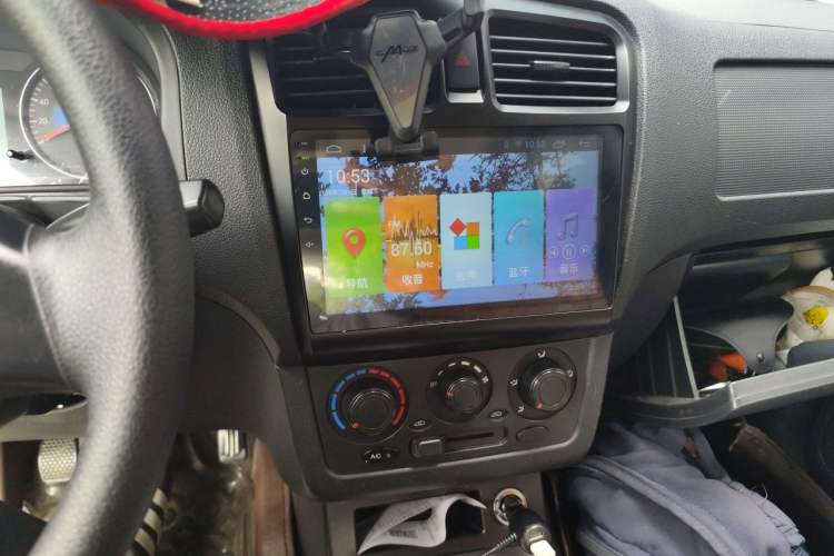 Used Dongfeng Fengon 330 2016 1.5L Manual Enjoyment Model DK15 Audio And AC Panel