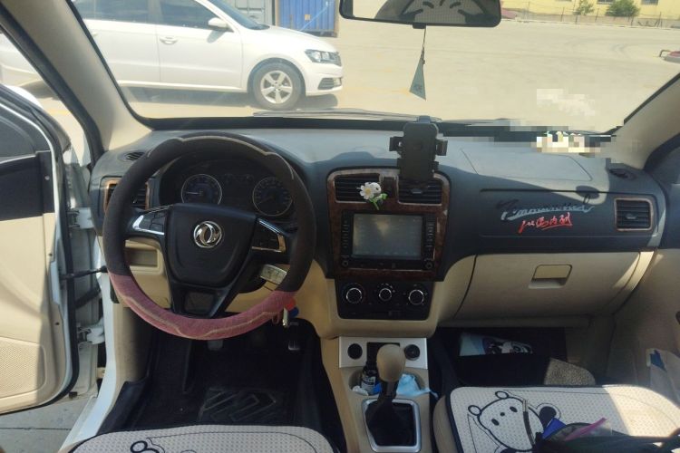 Used Dongfeng Fengon 330 2016 1.5L Manual Enjoyment Model DK15 Audio And AC Panel