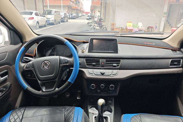 Used Dongfeng Fengon 330 2016 1.5L Manual Enjoyment Model DK15 Center Console