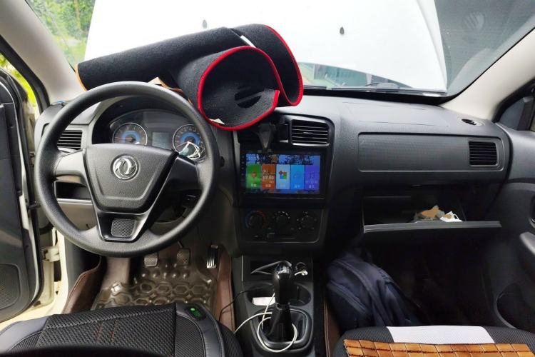 Used Dongfeng Fengon 330 2016 1.5L Manual Enjoyment Model DK15 Center Console