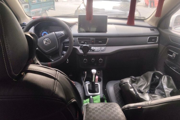 Used Dongfeng Fengon 330 2016 1.5L Manual Enjoyment Model DK15 Center Console