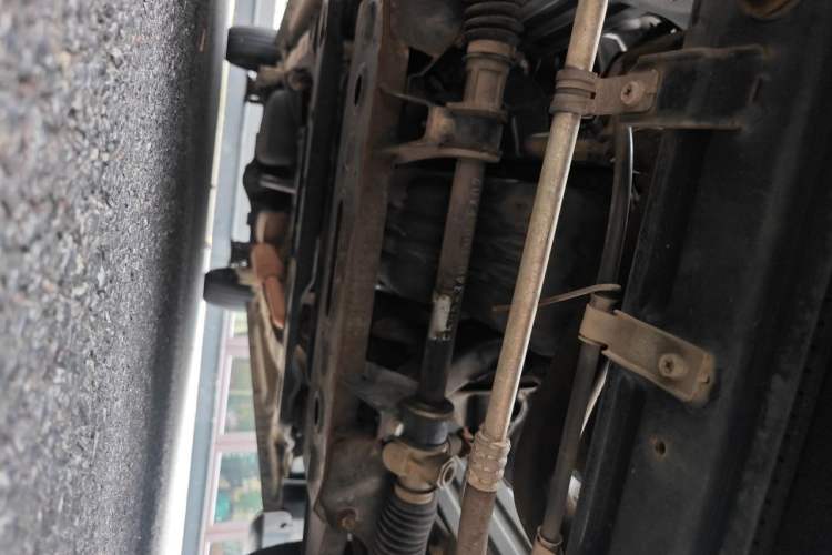 Used Dongfeng Fengon 330 2016 1.2L Manual Base Version DK12-07 Chassis Front