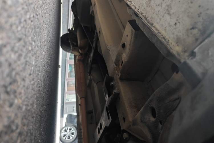 Used Dongfeng Fengon 330 2016 1.2L Manual Base Version DK12-07 Chassis Front Right