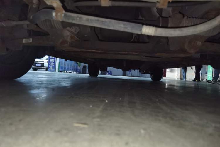 Used Dongfeng Fengon 330 2016 1.2L Manual Base Version DK12-07 Chassis Front