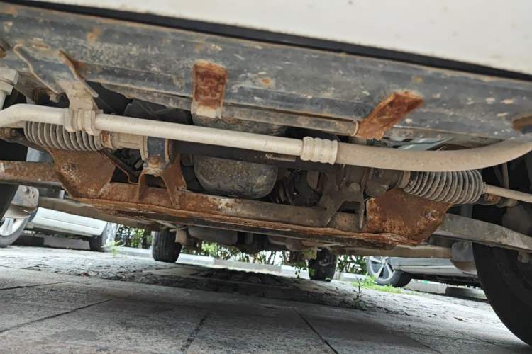 Used Dongfeng Fengon 330 2016 1.2L Manual Base Version DK12-07 Chassis Front