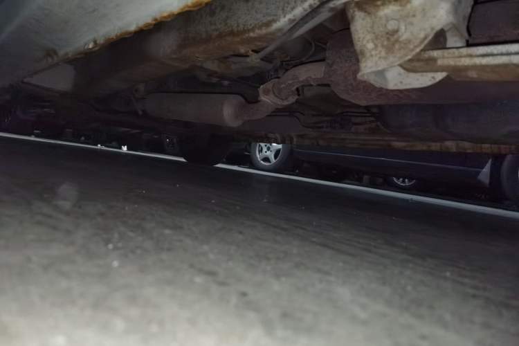 Used Dongfeng Fengon 330 2016 1.2L Manual Base Version DK12-07 Chassis Rear Left