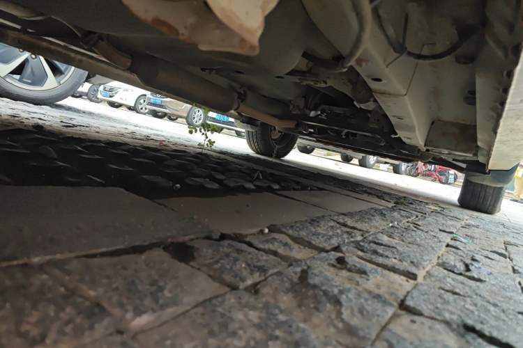 Used Dongfeng Fengon 330 2016 1.2L Manual Base Version DK12-07 Chassis Rear Right