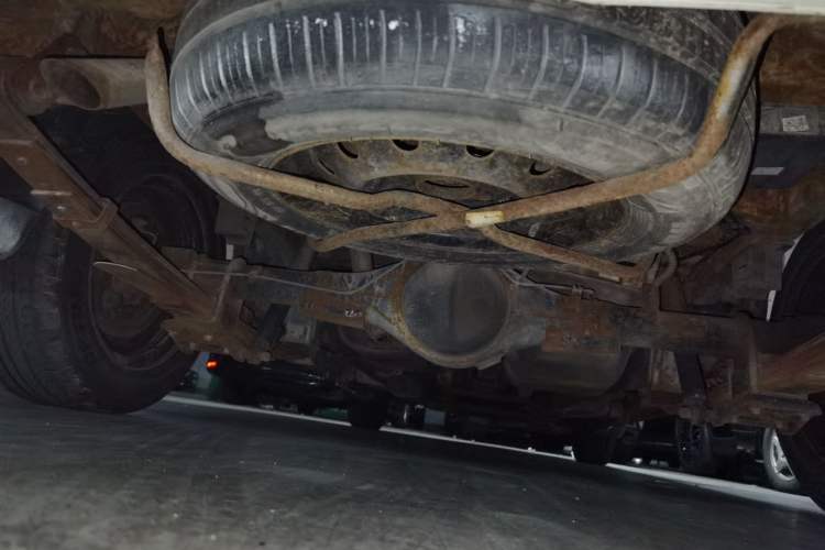 Used Dongfeng Fengon 330 2016 1.2L Manual Base Version DK12-07 Chassis Rear