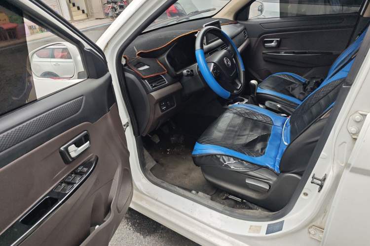 Used Dongfeng Fengon 330 2016 1.5L Manual Enjoyment Model DK15 Driver Seat