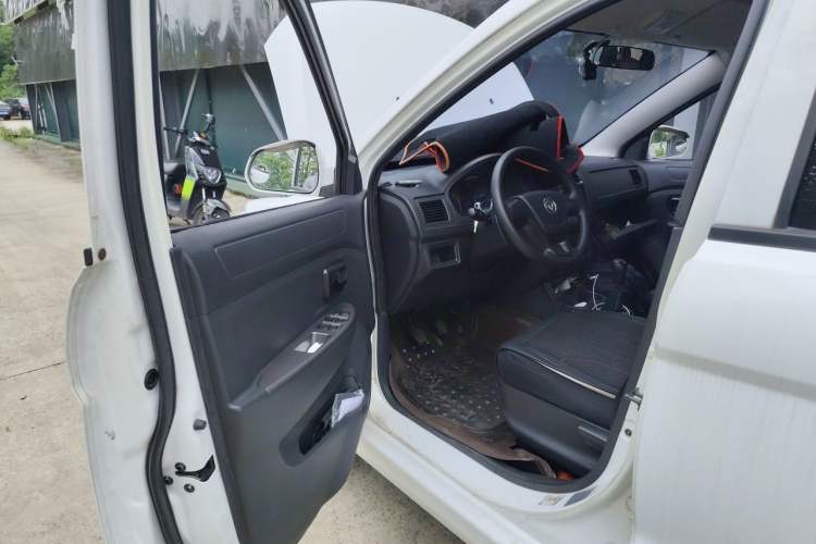 Used Dongfeng Fengon 330 2016 1.5L Manual Enjoyment Model DK15 Driver Seat