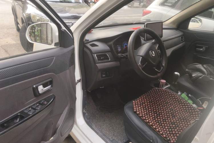 Used Dongfeng Fengon 330 2016 1.5L Manual Enjoyment Model DK15 Driver Seat