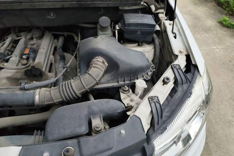 Used Dongfeng Fengon 330 2016 1.5L Manual Enjoyment Model DK15 Engine Bay Left