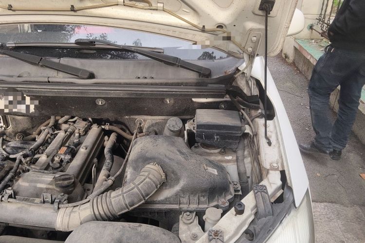Used Dongfeng Fengon 330 2016 1.5L Manual Enjoyment Model DK15 Engine Bay Left