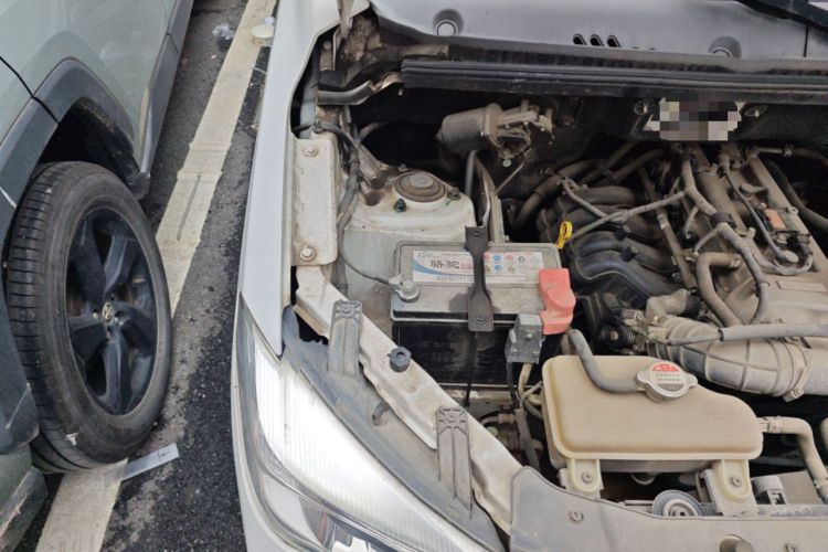 Used Dongfeng Fengon 330 2016 1.5L Manual Enjoyment Model DK15 Engine Bay Right