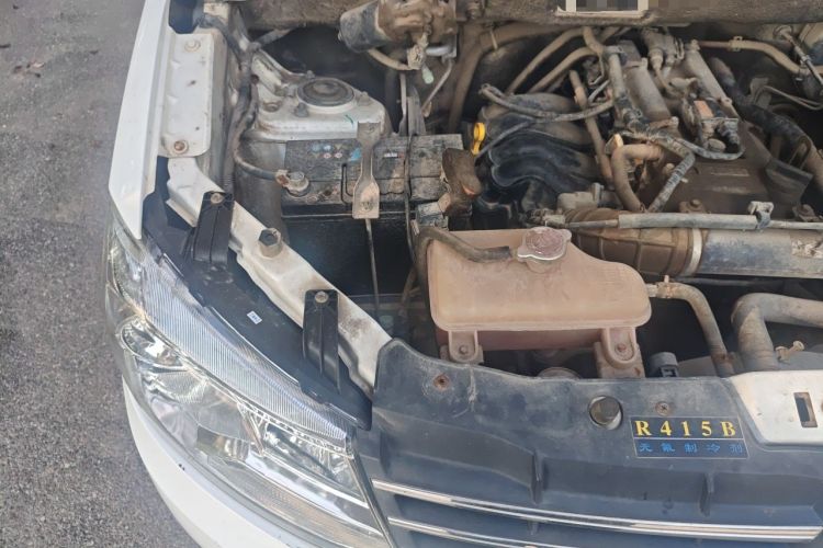 Used Dongfeng Fengon 330  Engine Bay Right