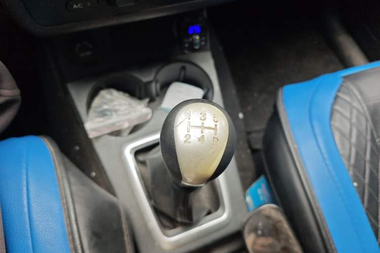 Used Dongfeng Fengon 330 2016 1.5L Manual Enjoyment Model DK15 Gear Lever