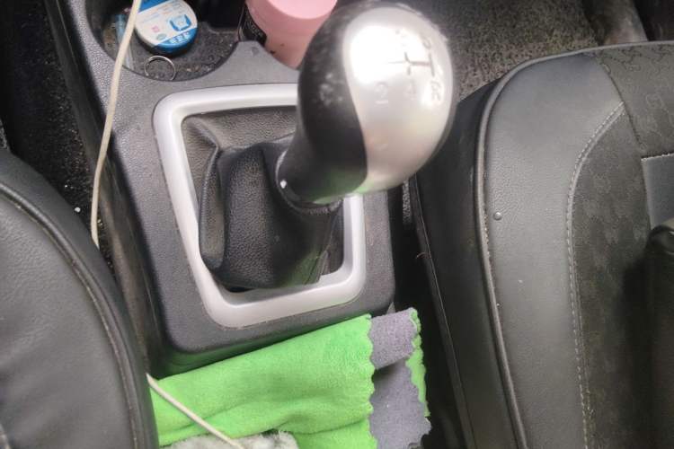Used Dongfeng Fengon 330 2016 1.5L Manual Enjoyment Model DK15 Gear Lever