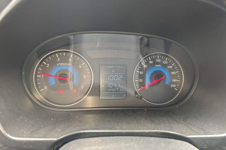 Used Dongfeng Fengon 330 2016 1.5L Manual Enjoyment Model DK15 Instrument Cluster